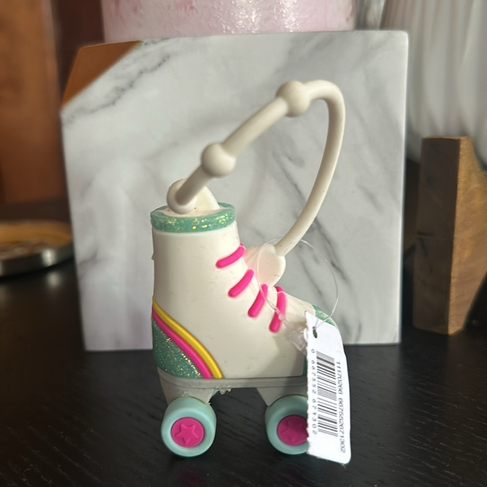 Bath & body works hand sanitizer holder NWT